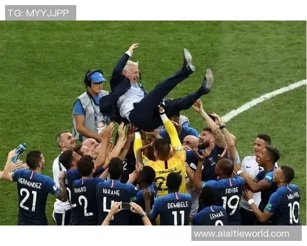 姆巴佩半场与西班牙球员交换球衣引热议:背后的故事与象征意义 姆巴佩半场与西班牙球员交换球衣引热议:背后的故事与象征意义